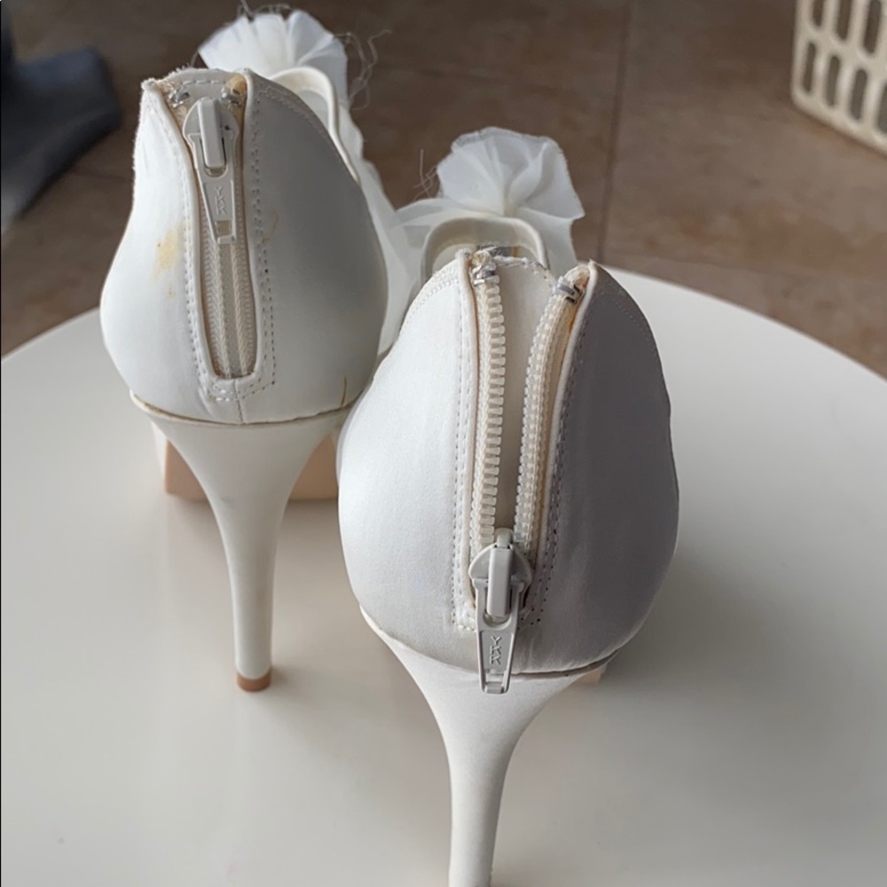 Vera Wang - Picture 5 of 6